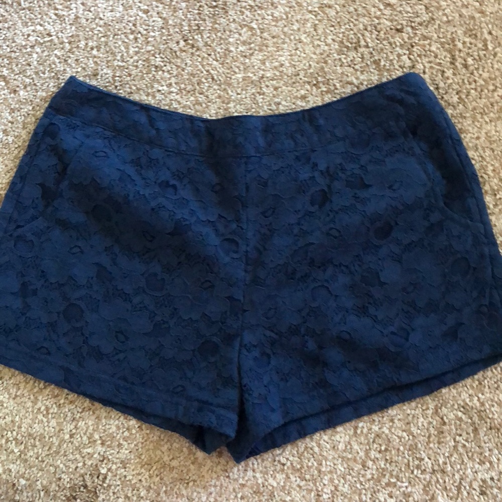 Anthropologie - lace overlay shorts sz 0 - Tulle